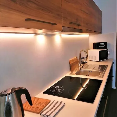 11 Mymara Bešeňová